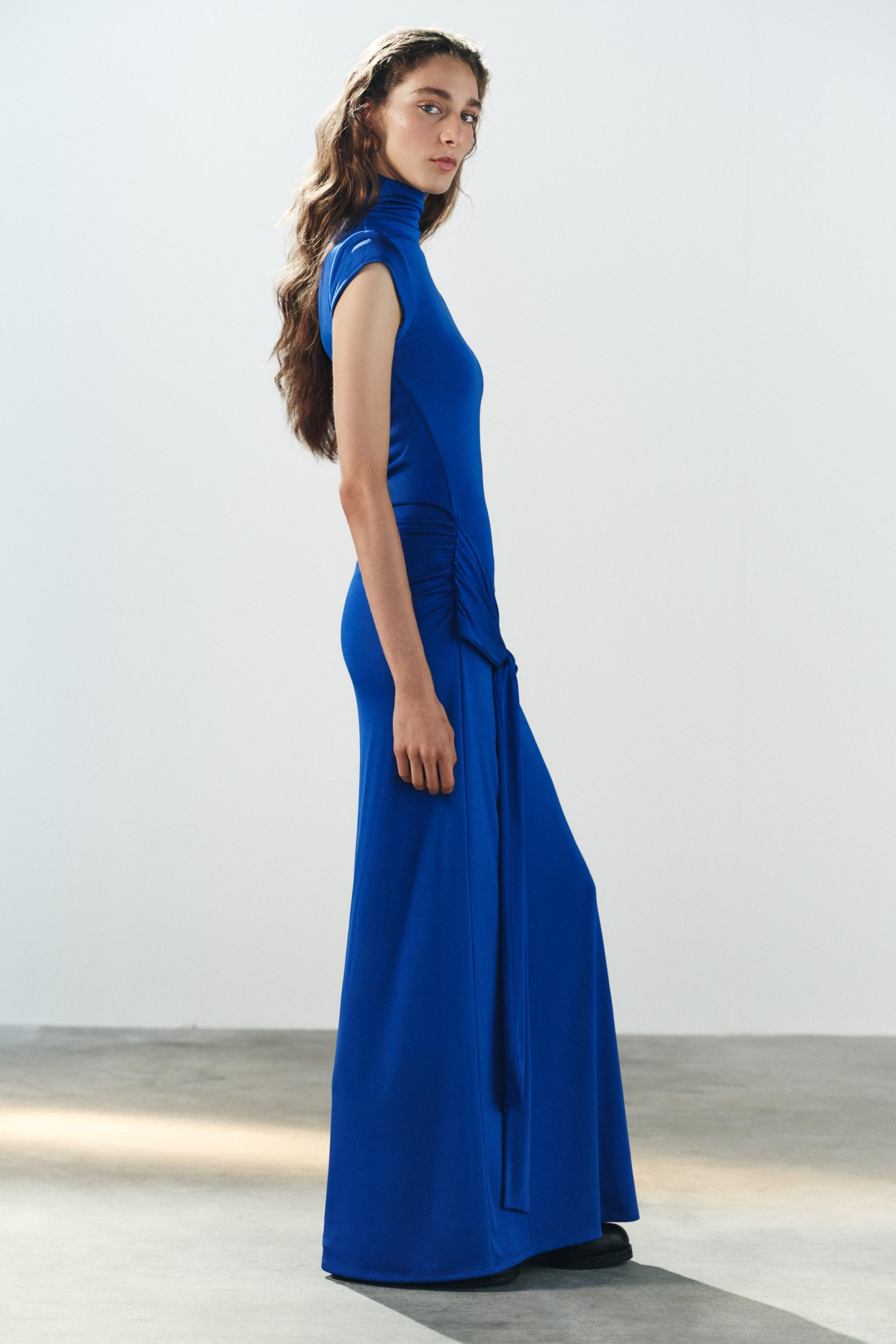 ROBE LONGUE À NŒUD ET OUVERTURE